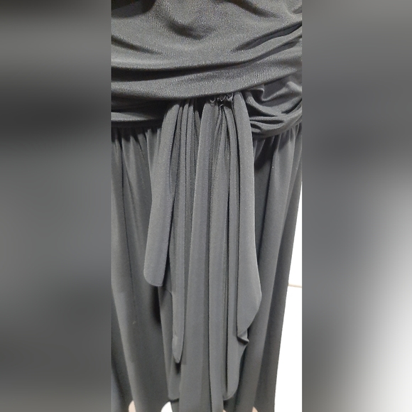 KIRA Little Black Dress With Lots of Detailing Size Large Like New - Picture 4 of 10